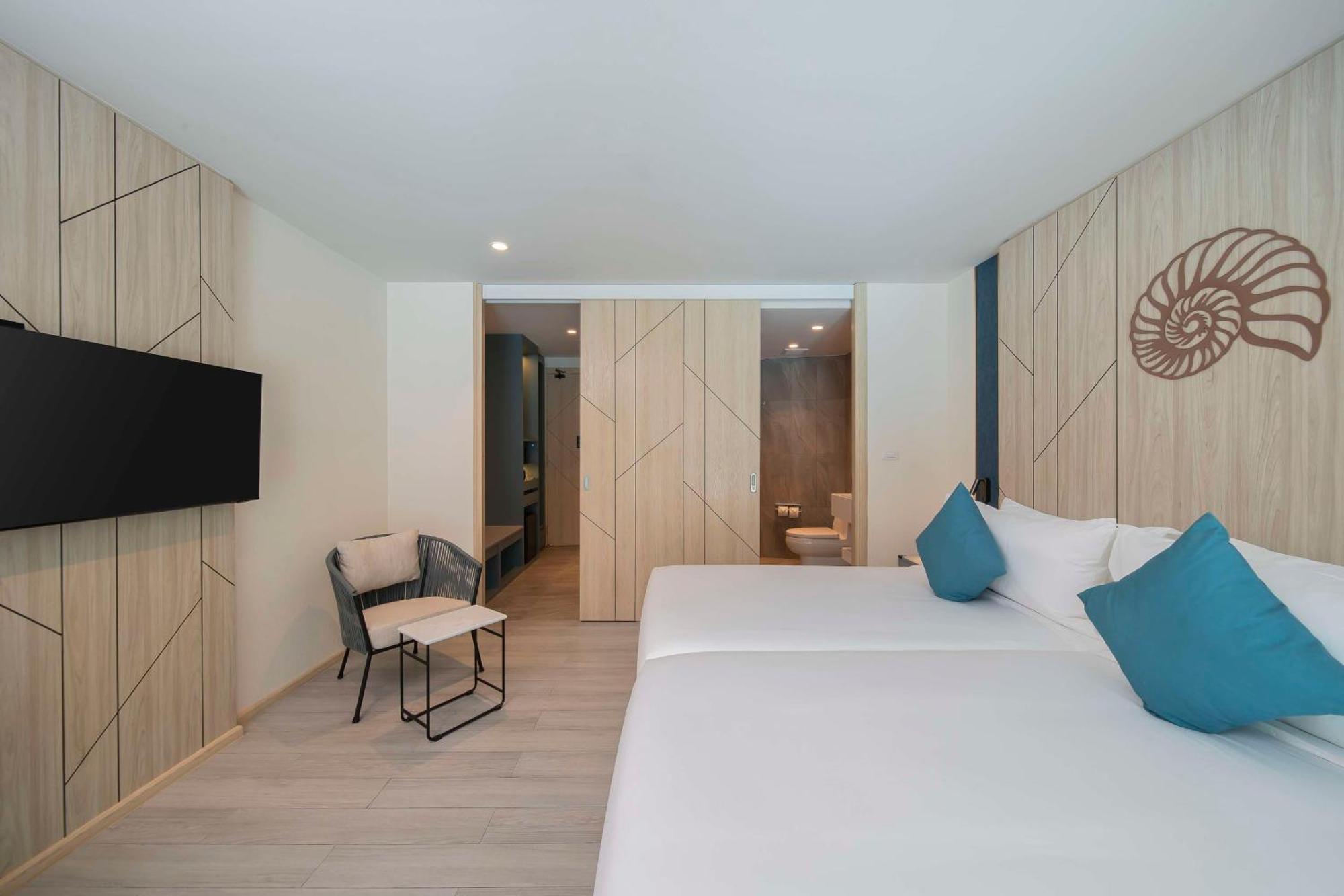 Western Carapace โรงแรม 4*