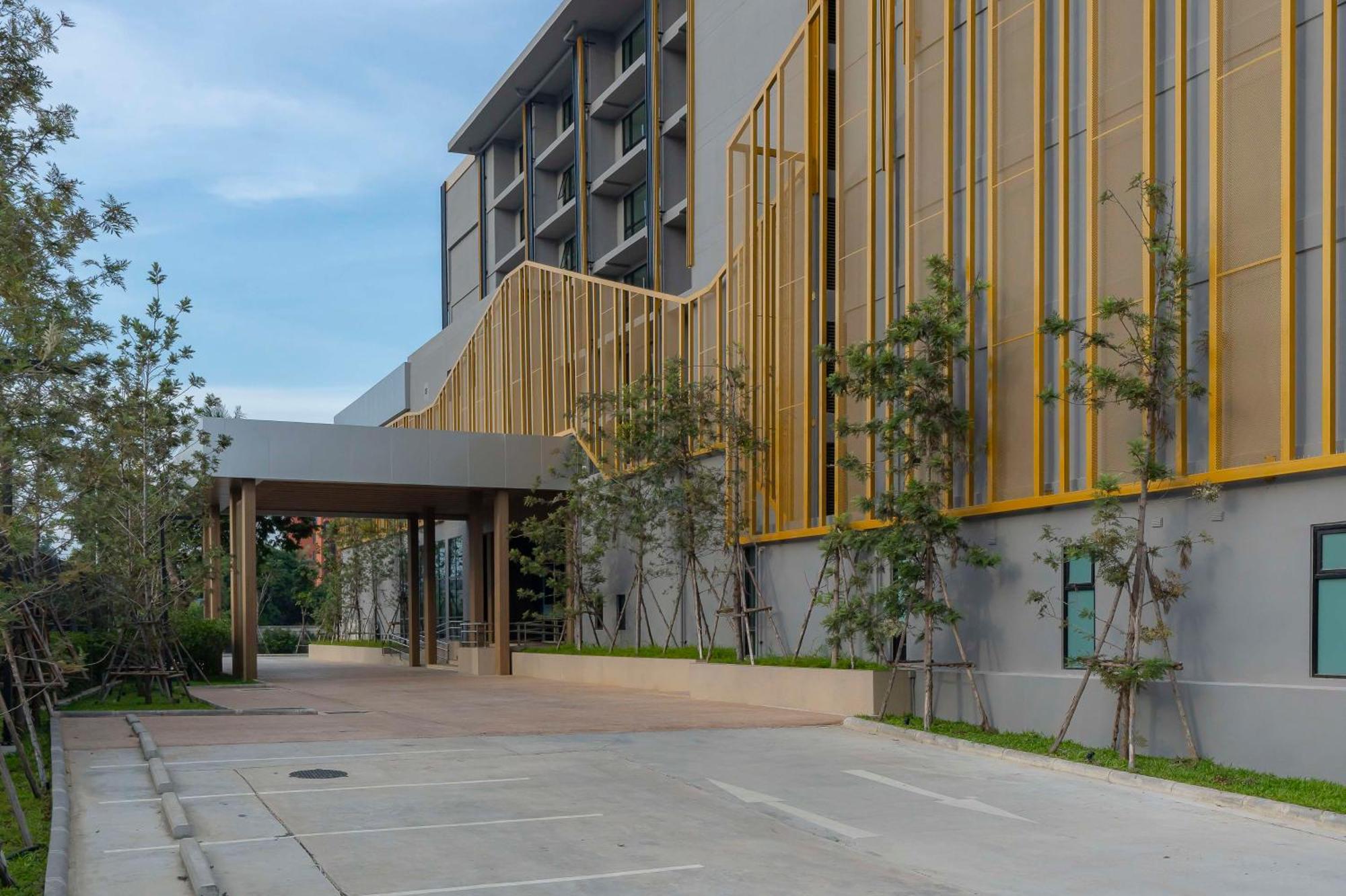 Western Carapace โรงแรม 4*