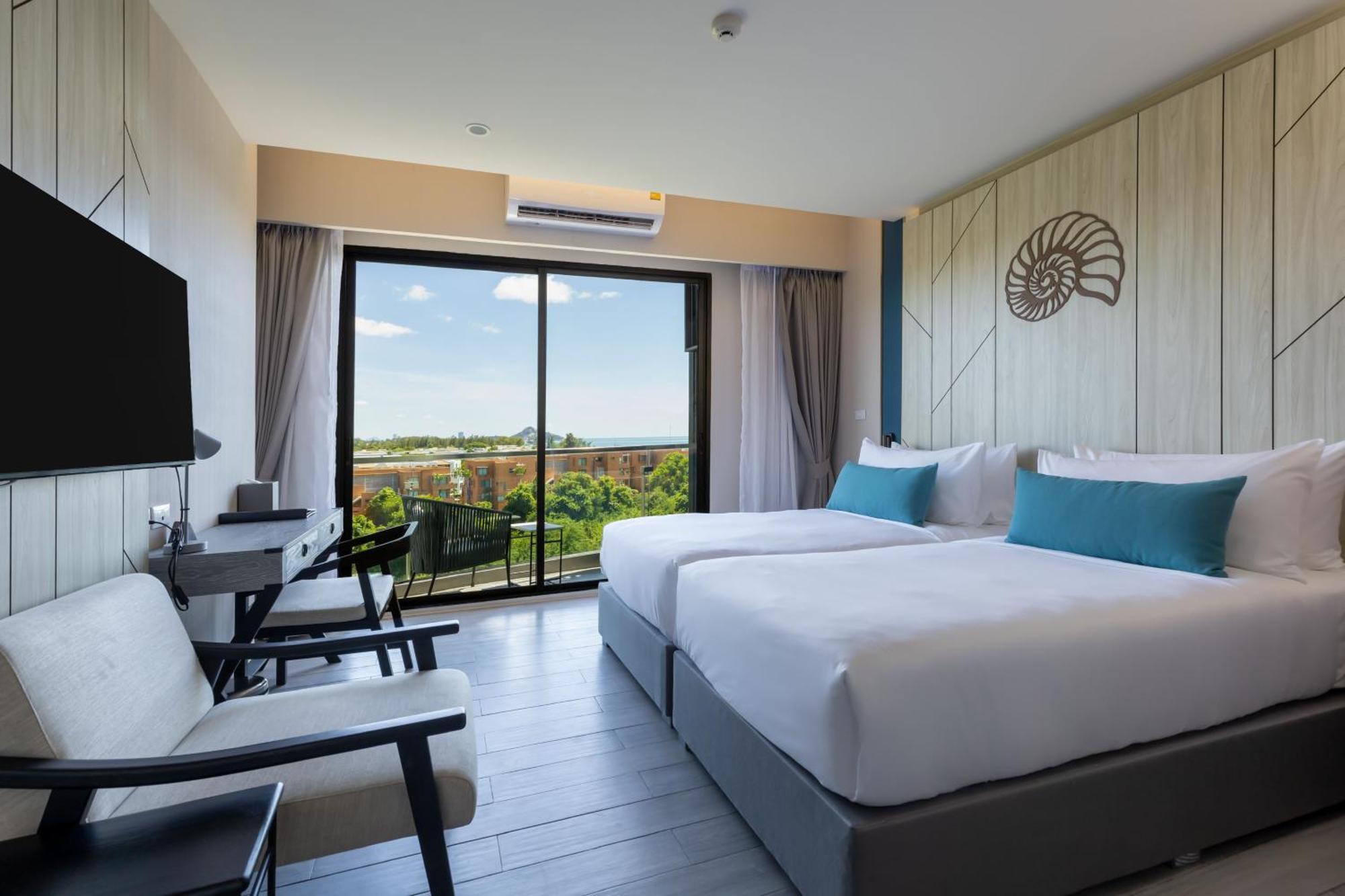 Western Carapace 4* หัวหิน