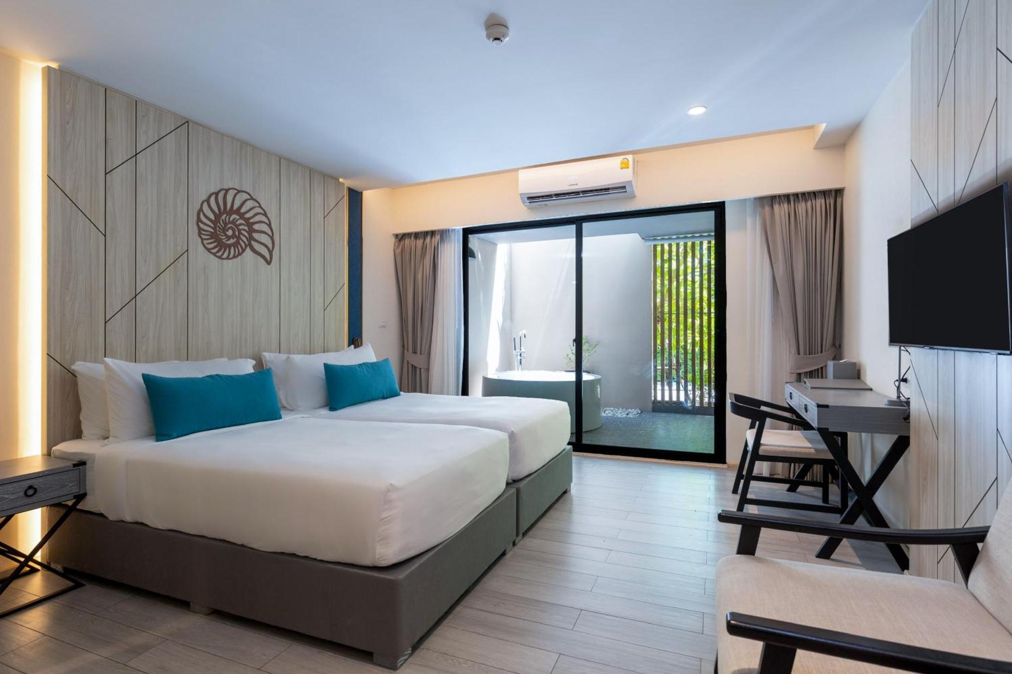 Western Carapace โรงแรม 4*